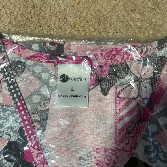 V-Neck pink scrub top - Picture 3 of 3